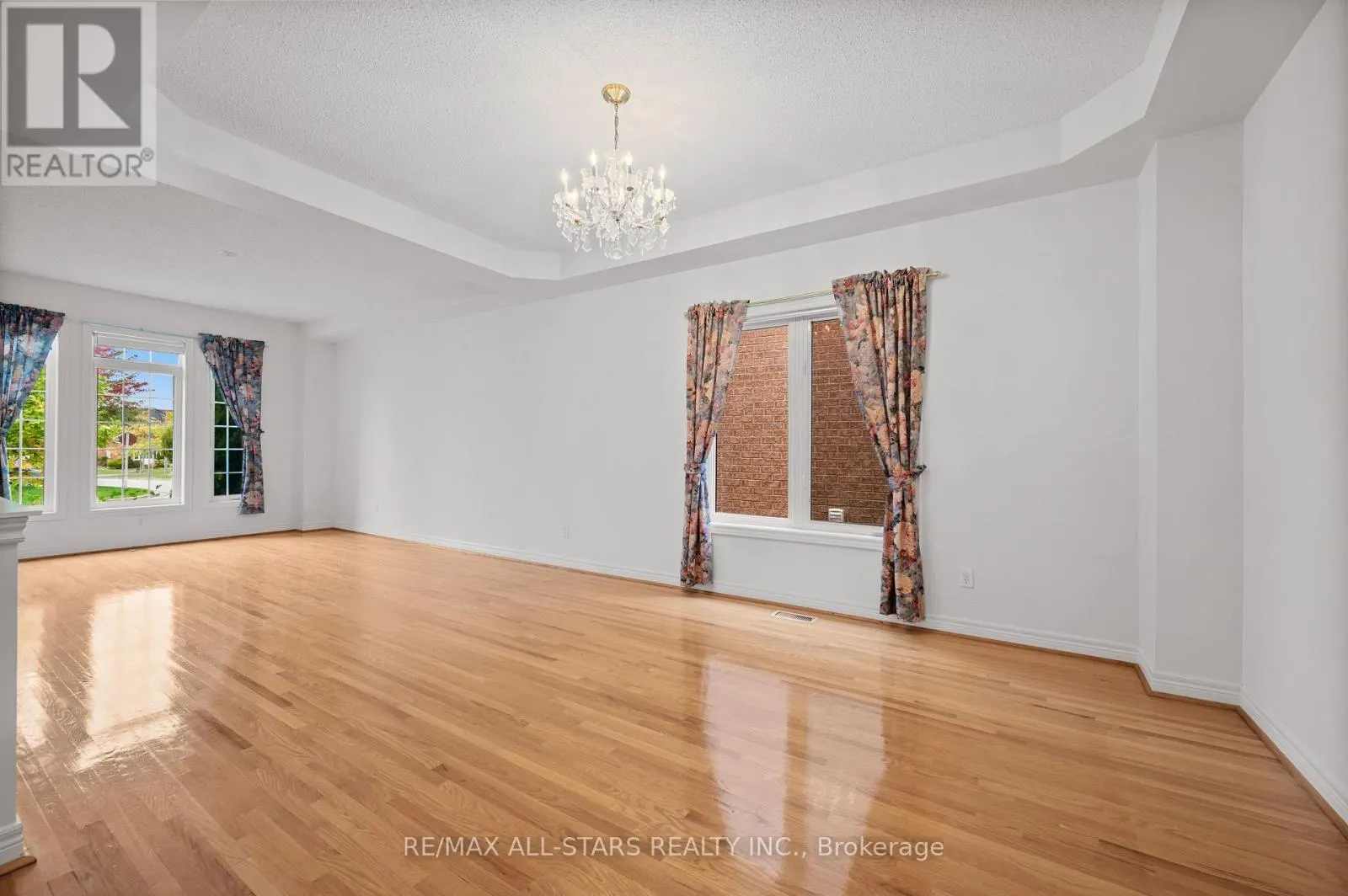 9 WOOD THRUSH AVENUE