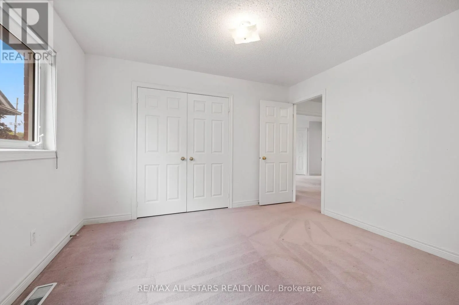 9 WOOD THRUSH AVENUE