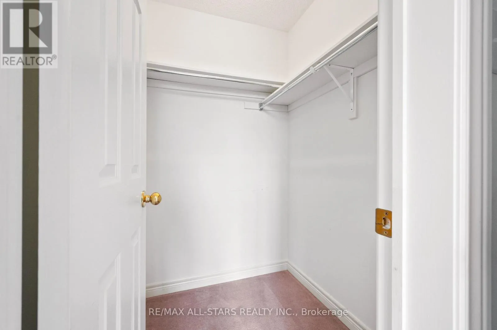 9 WOOD THRUSH AVENUE