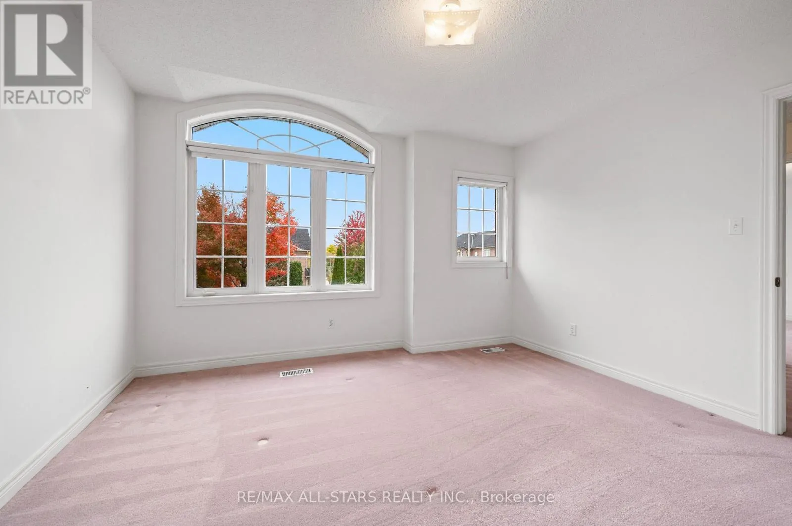 9 WOOD THRUSH AVENUE