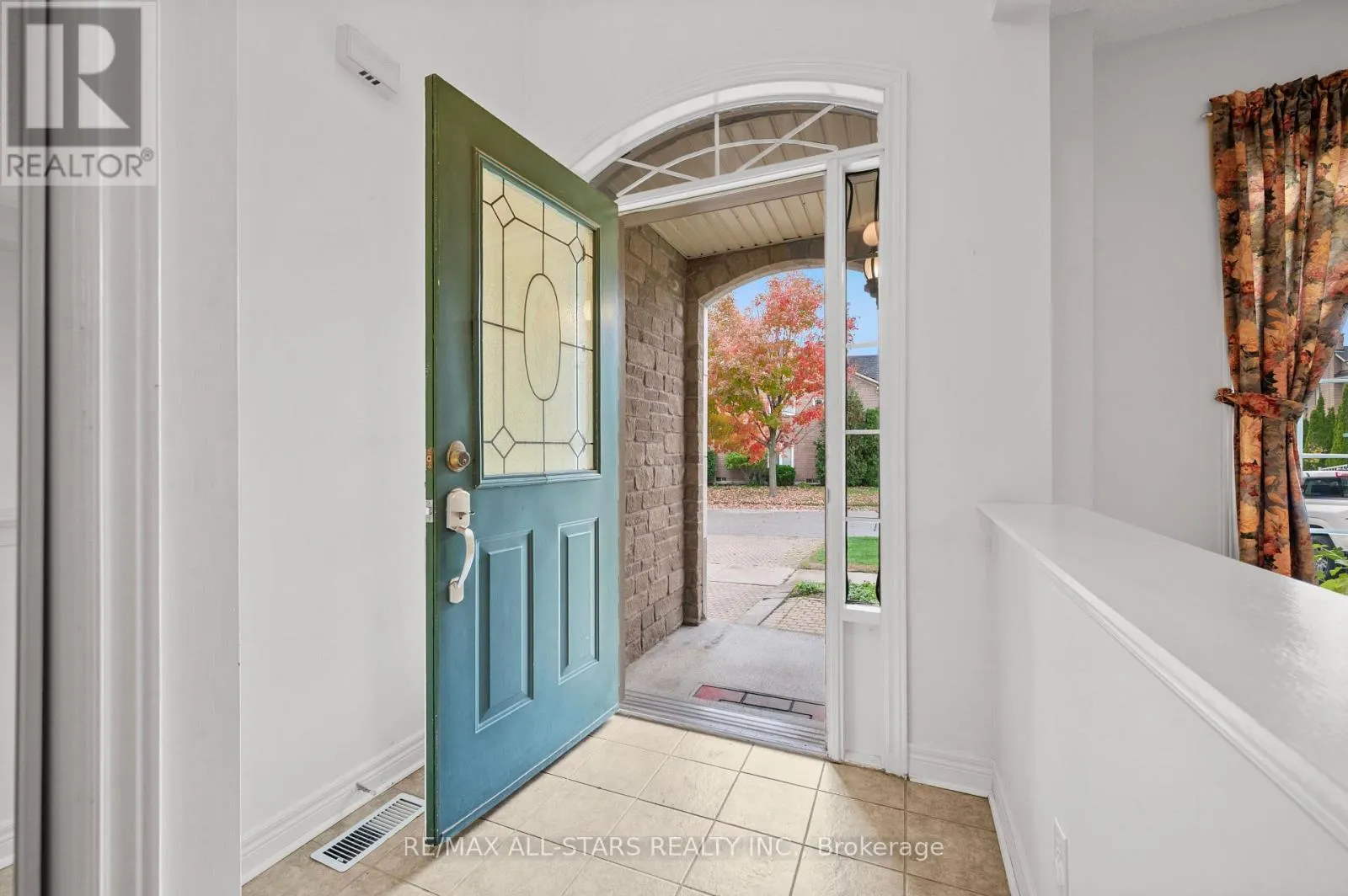 9 WOOD THRUSH AVENUE