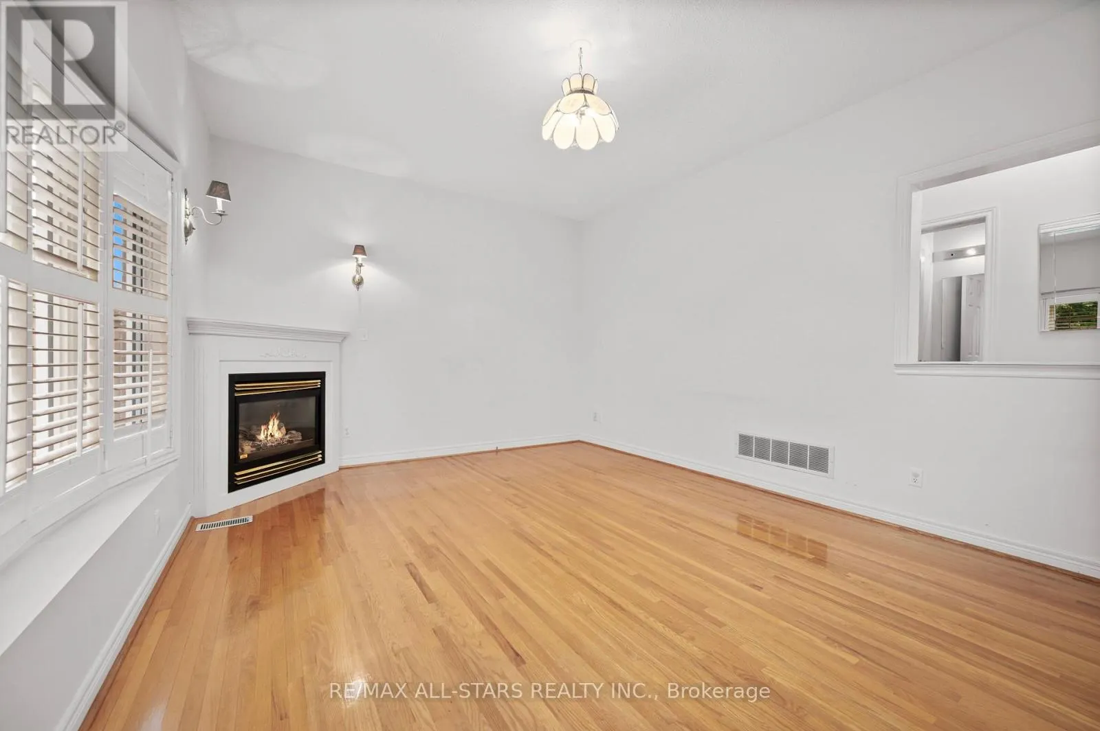 9 WOOD THRUSH AVENUE
