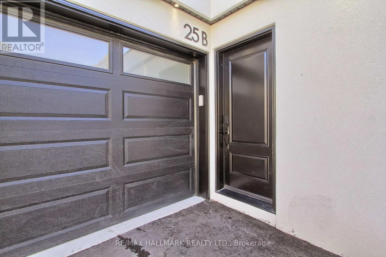 25 KNOWLES CRESCENT