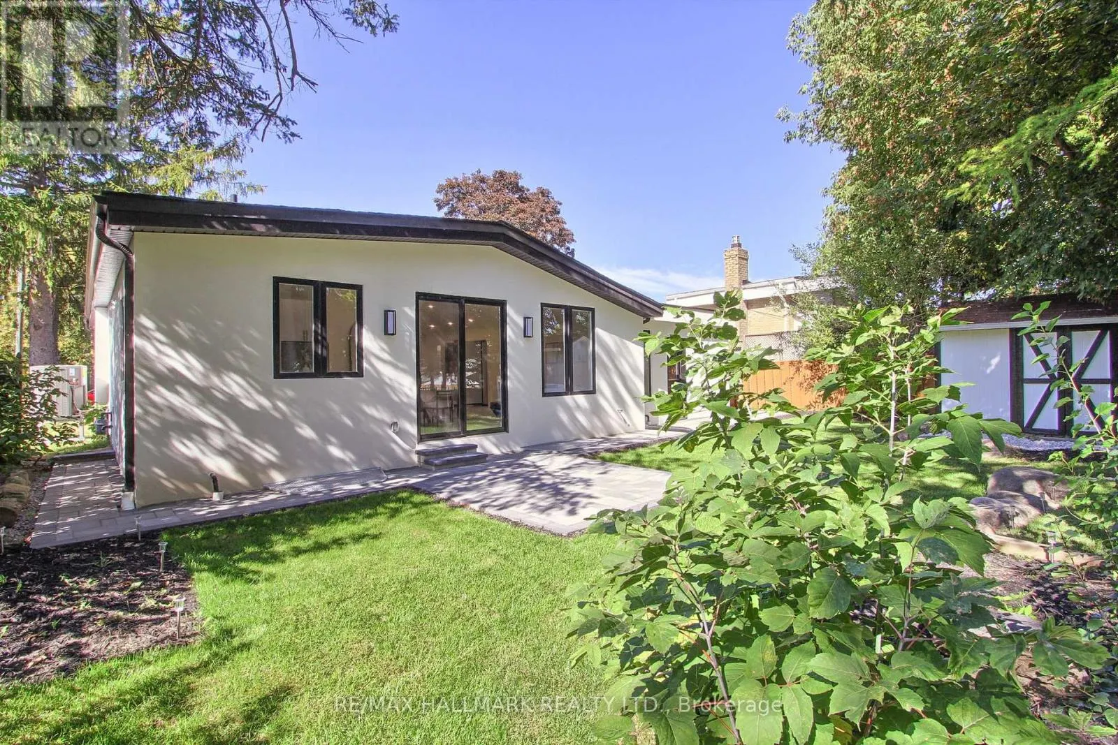 25 KNOWLES CRESCENT