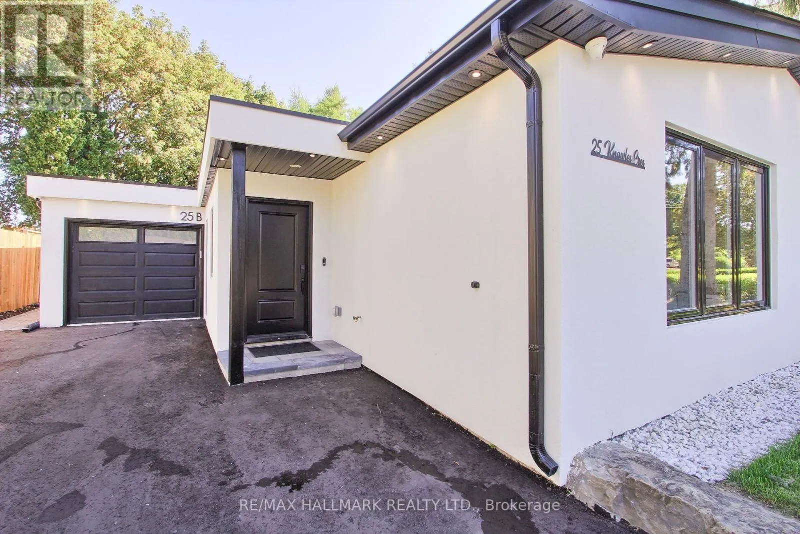 25 KNOWLES CRESCENT