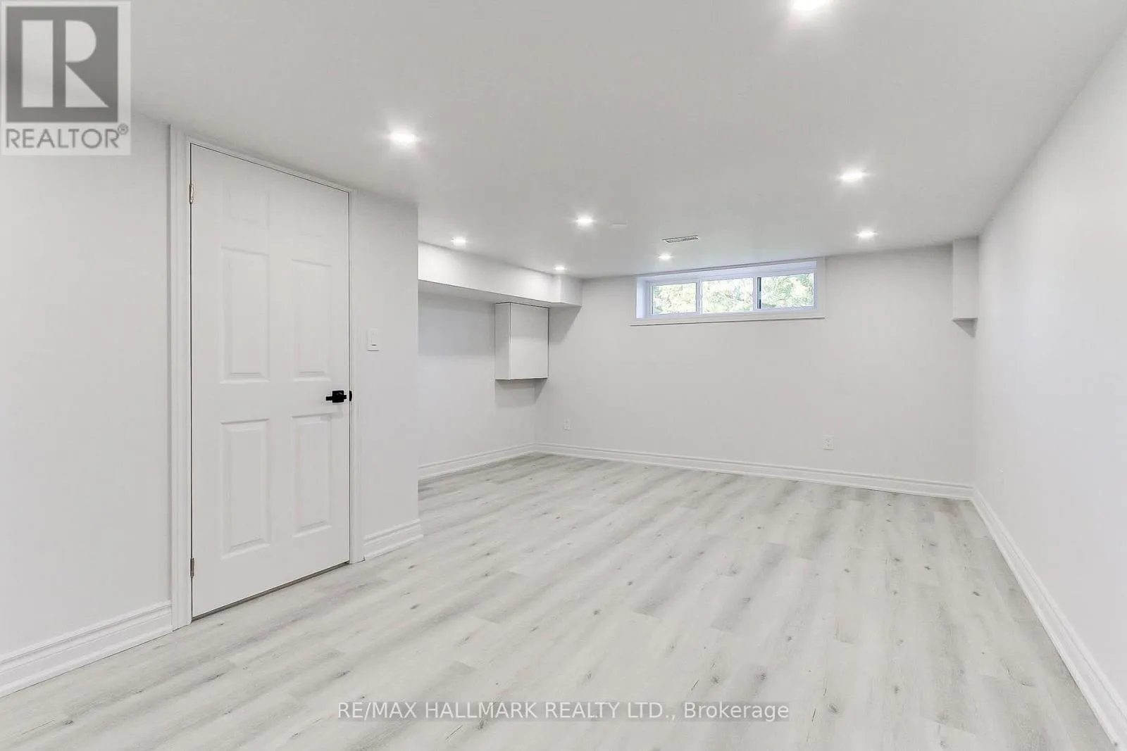 25 KNOWLES CRESCENT