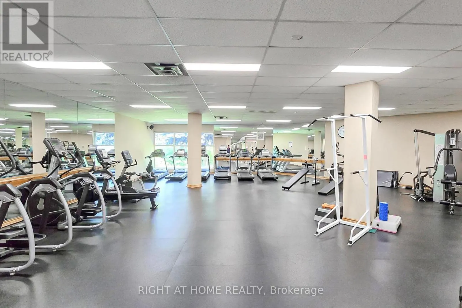 802 - 30 HARDING BOULEVARD W
