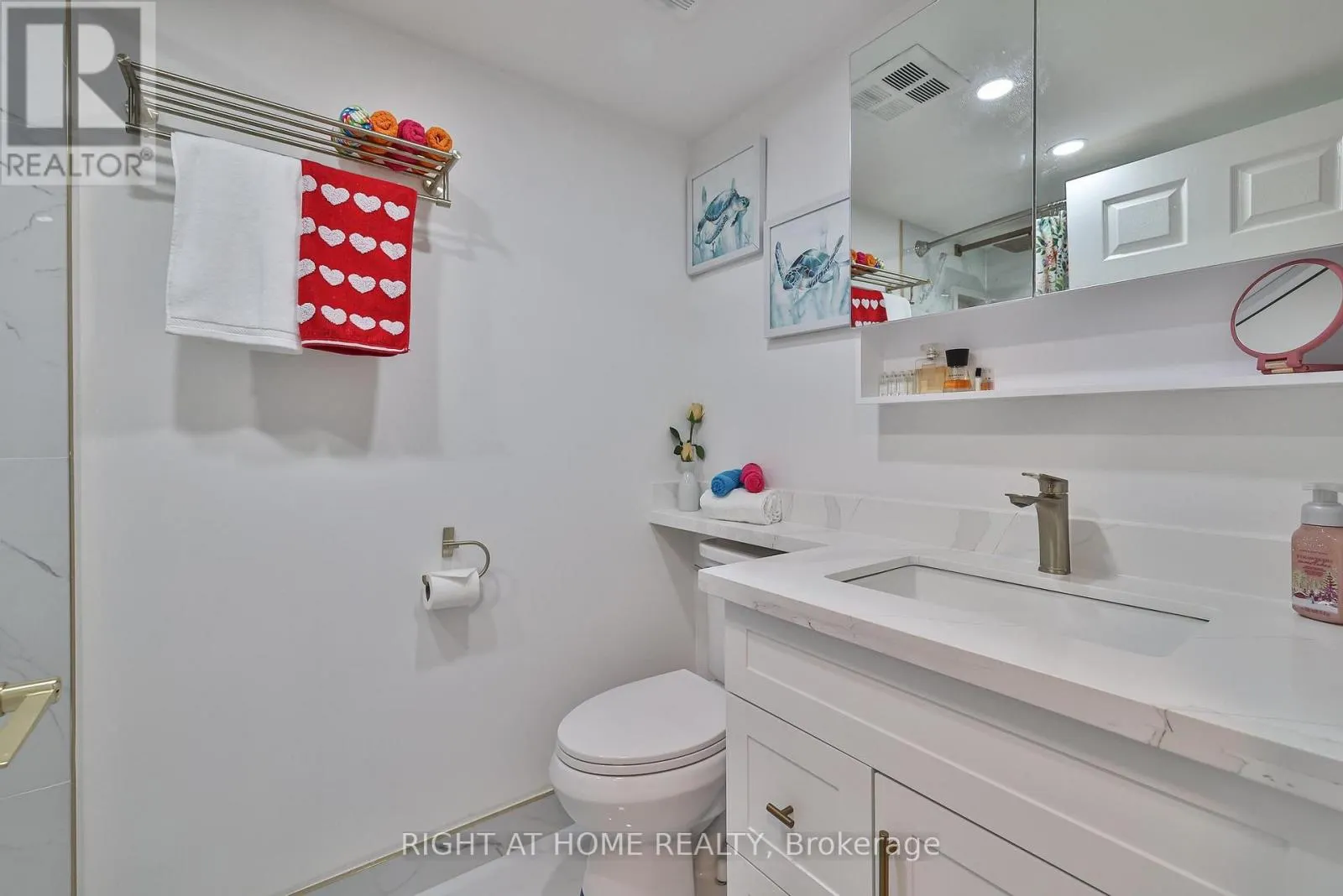 802 - 30 HARDING BOULEVARD W
