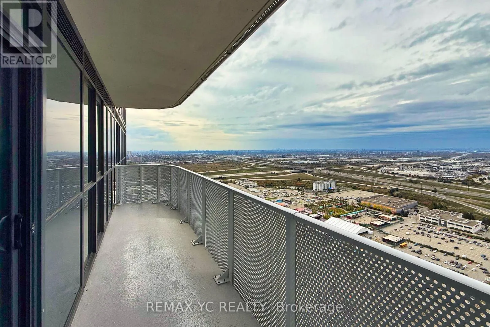 3915 - 28 INTERCHANGE WAY