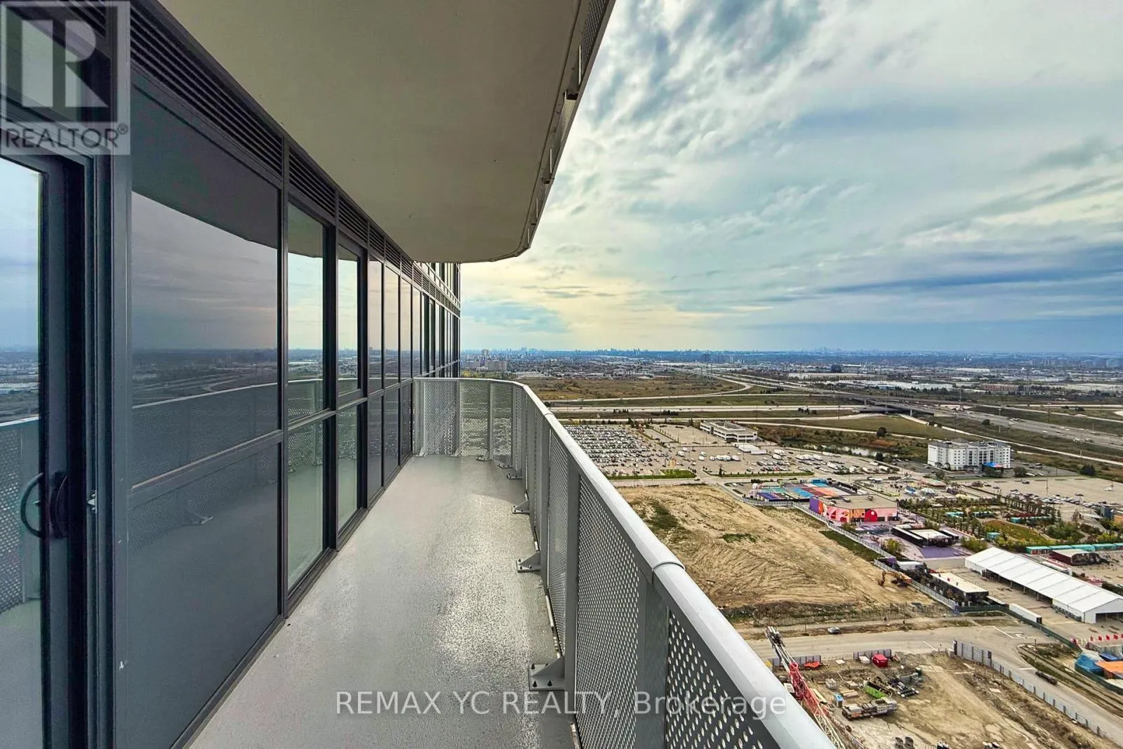 3915 - 28 INTERCHANGE WAY
