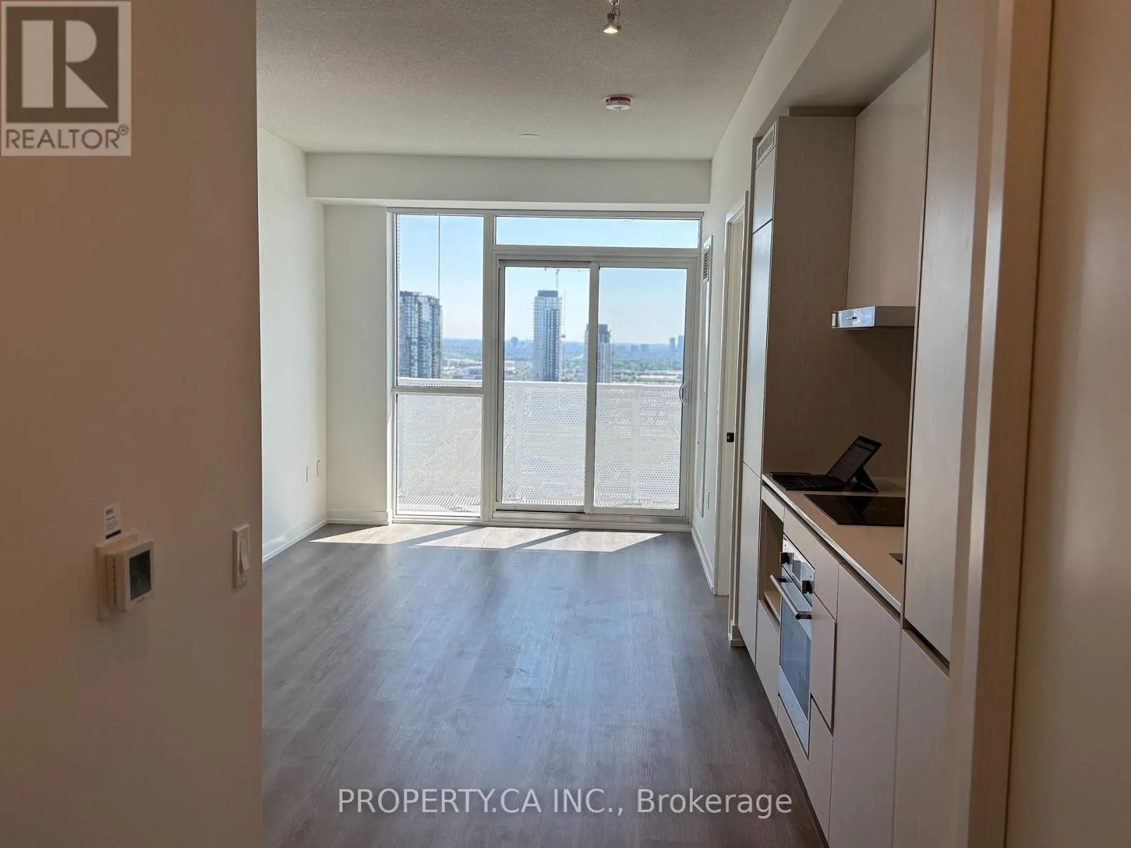 3306 - 28 INTERCHANGE WAY