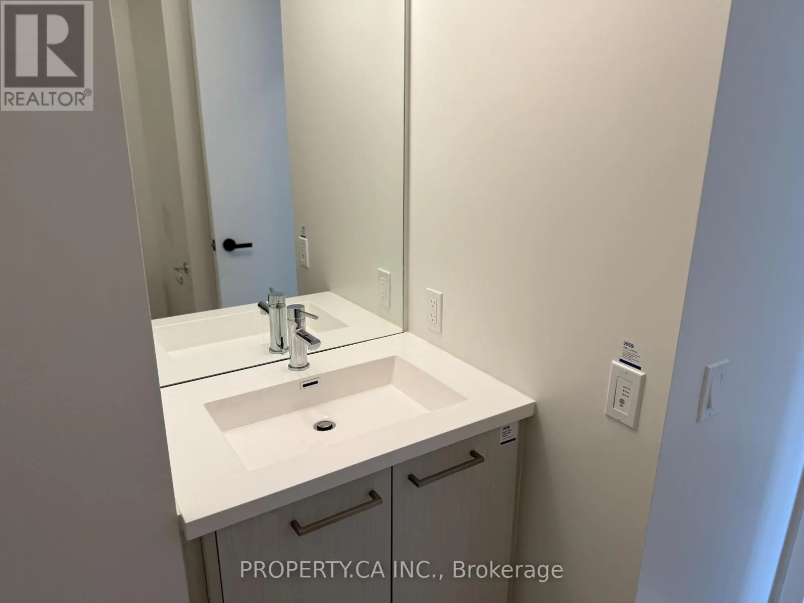 3306 - 28 INTERCHANGE WAY