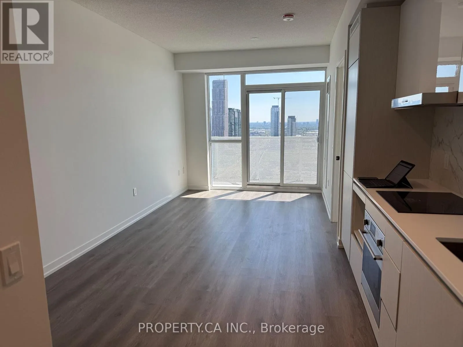 3306 - 28 INTERCHANGE WAY