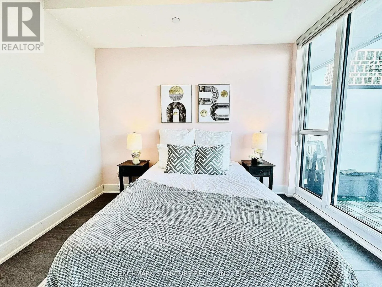 1001J - 8081 BIRCHMOUNT ROAD
