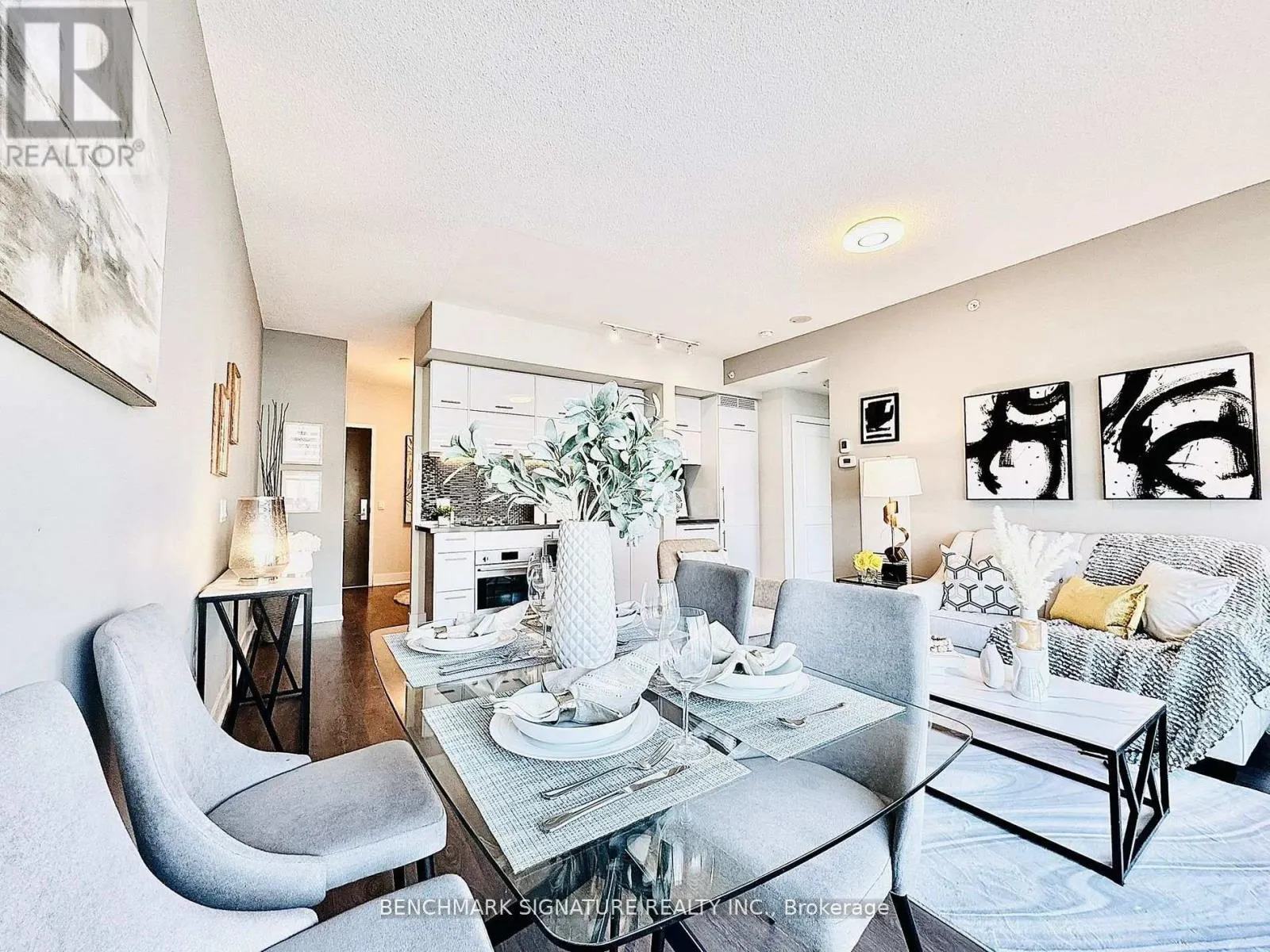 1001J - 8081 BIRCHMOUNT ROAD