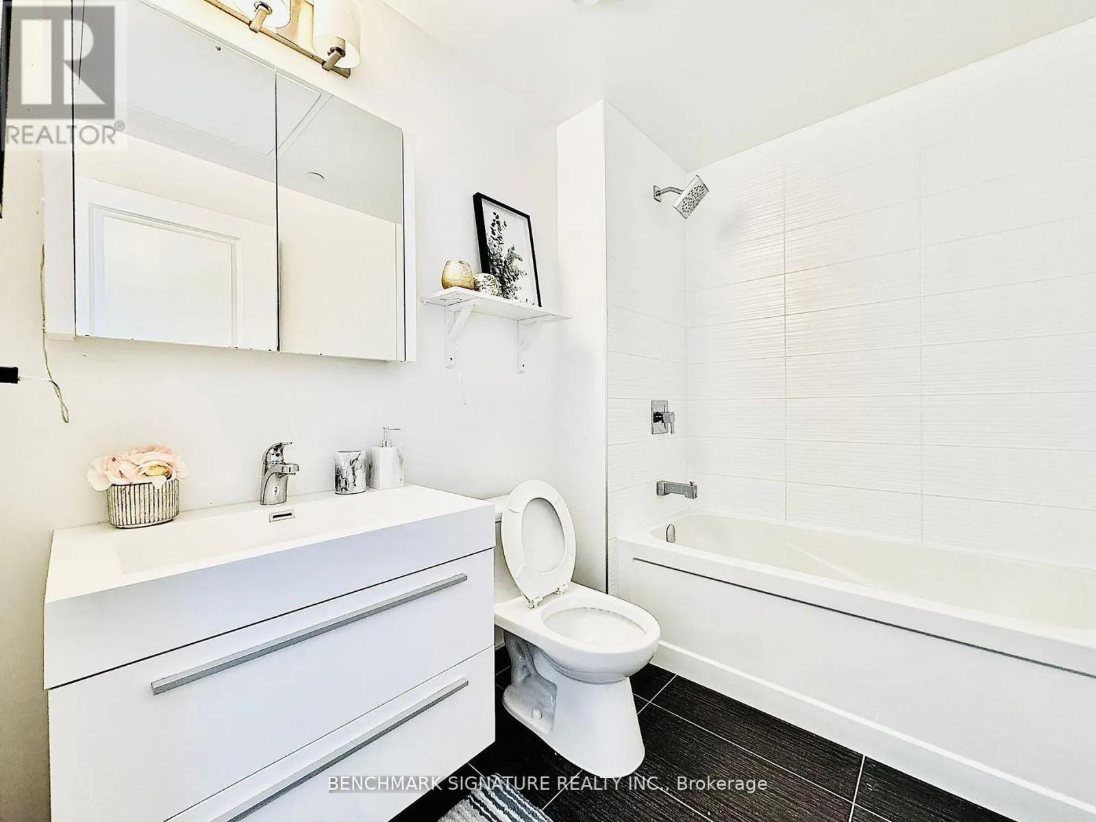 1001J - 8081 BIRCHMOUNT ROAD