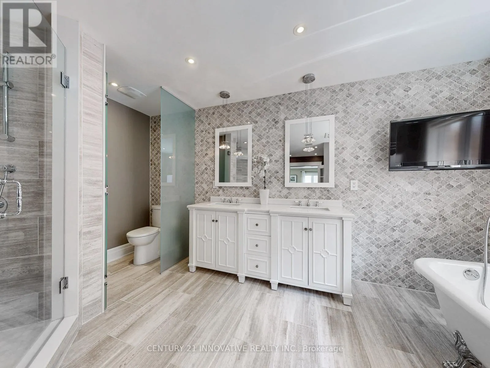7 STONECHURCH CRESCENT