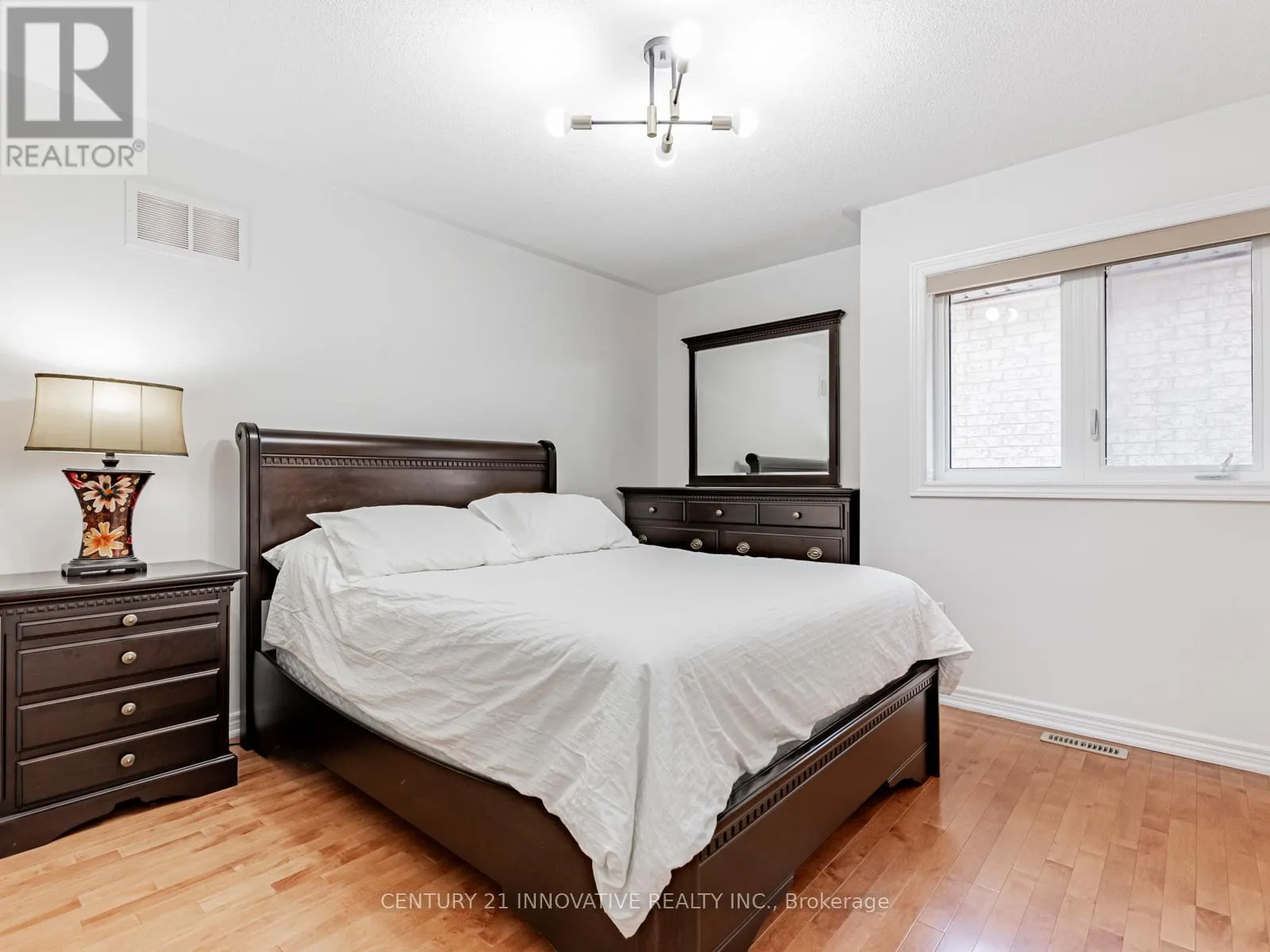 7 STONECHURCH CRESCENT