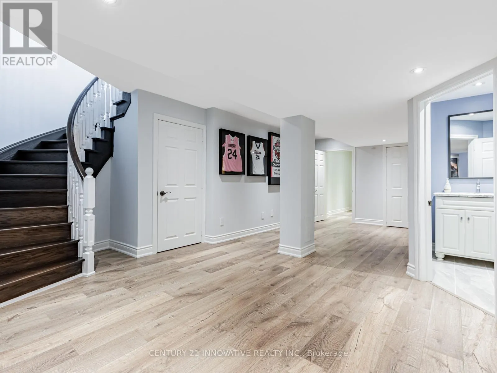 7 STONECHURCH CRESCENT