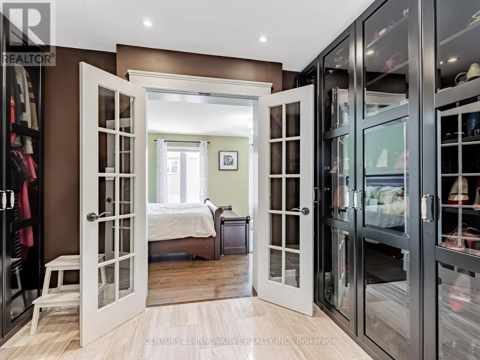 7 STONECHURCH CRESCENT