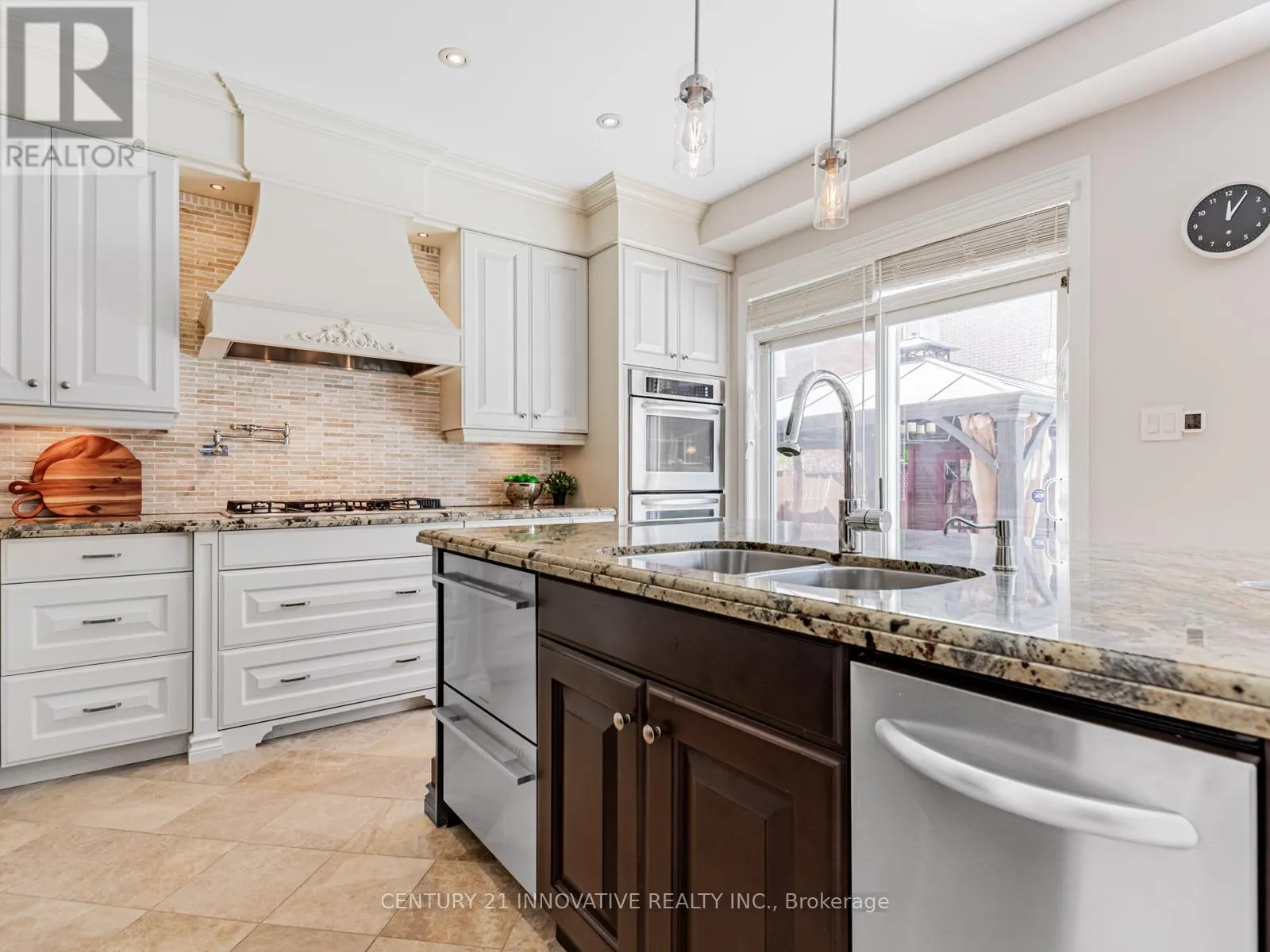 7 STONECHURCH CRESCENT