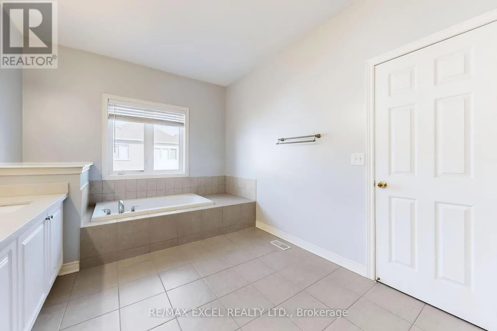 6 KAVANAGH AVENUE