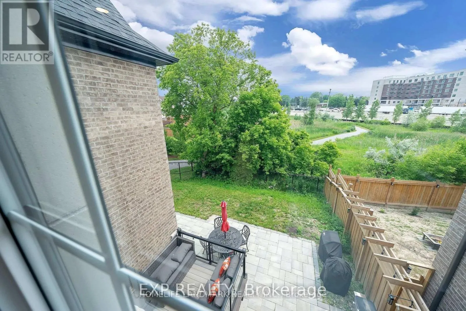 25 LADDER CRESCENT