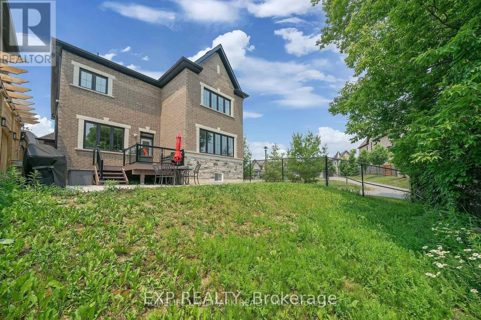 25 LADDER CRESCENT