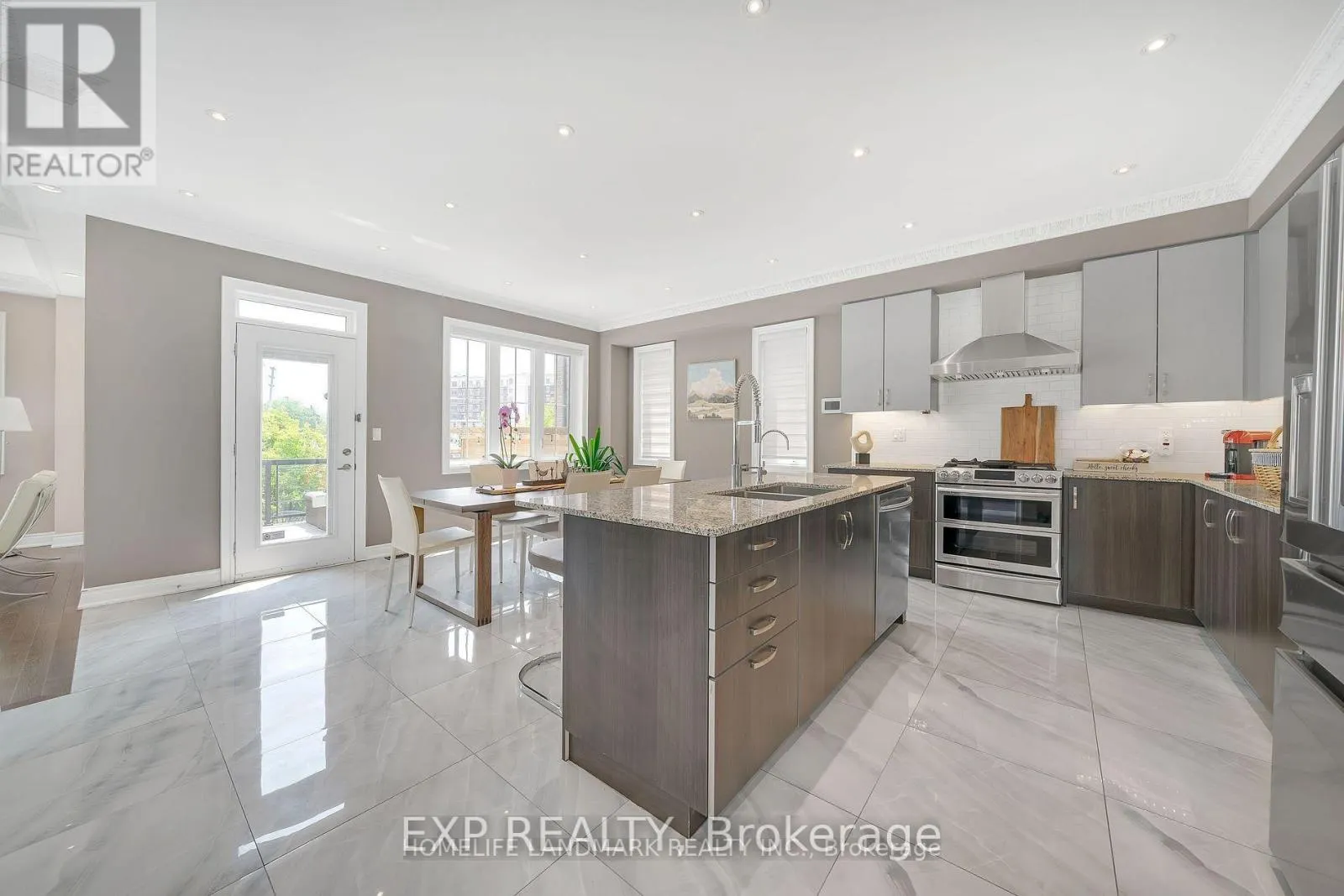 25 LADDER CRESCENT