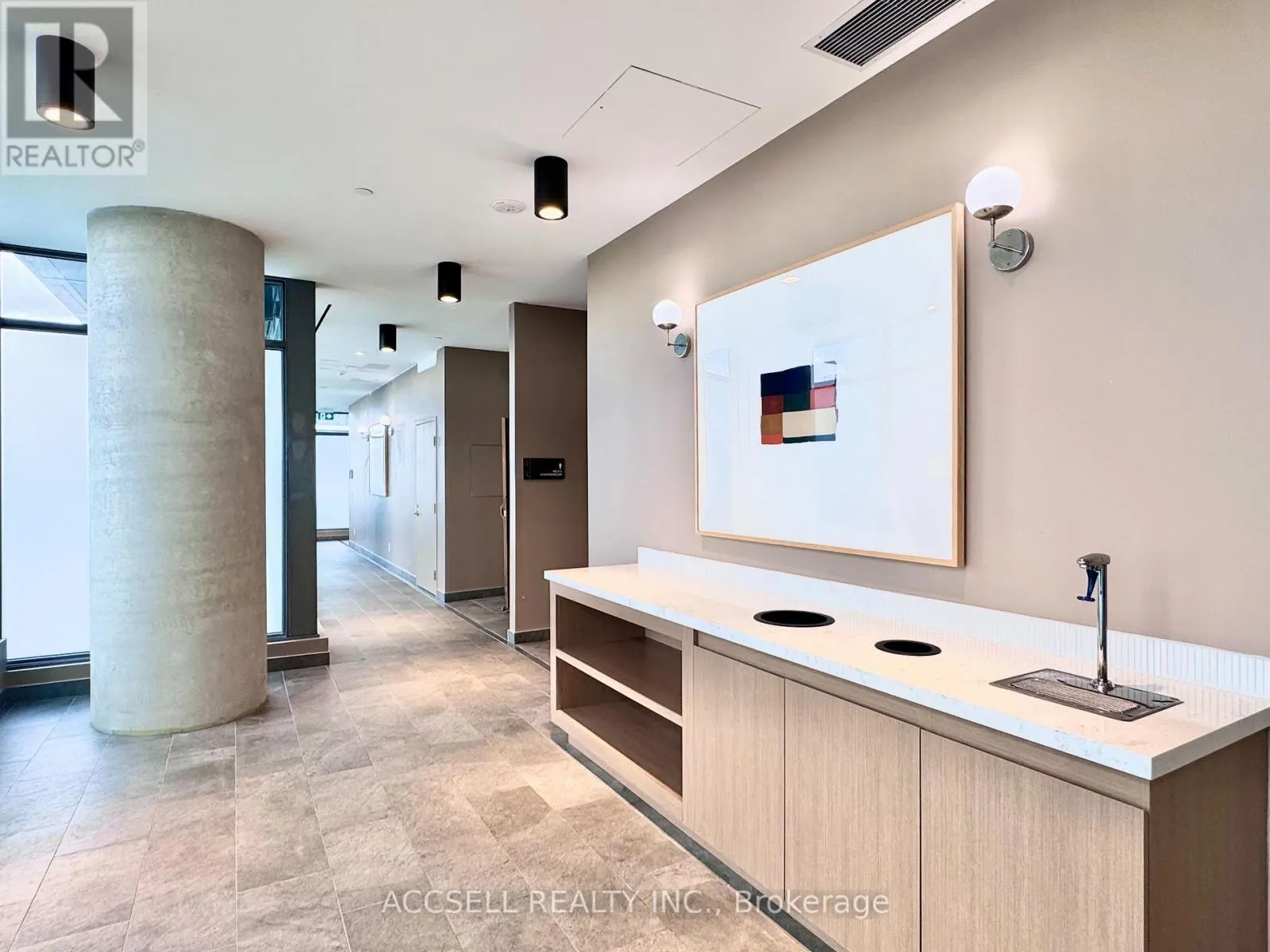 W2805 - 185 MILLWAY AVENUE