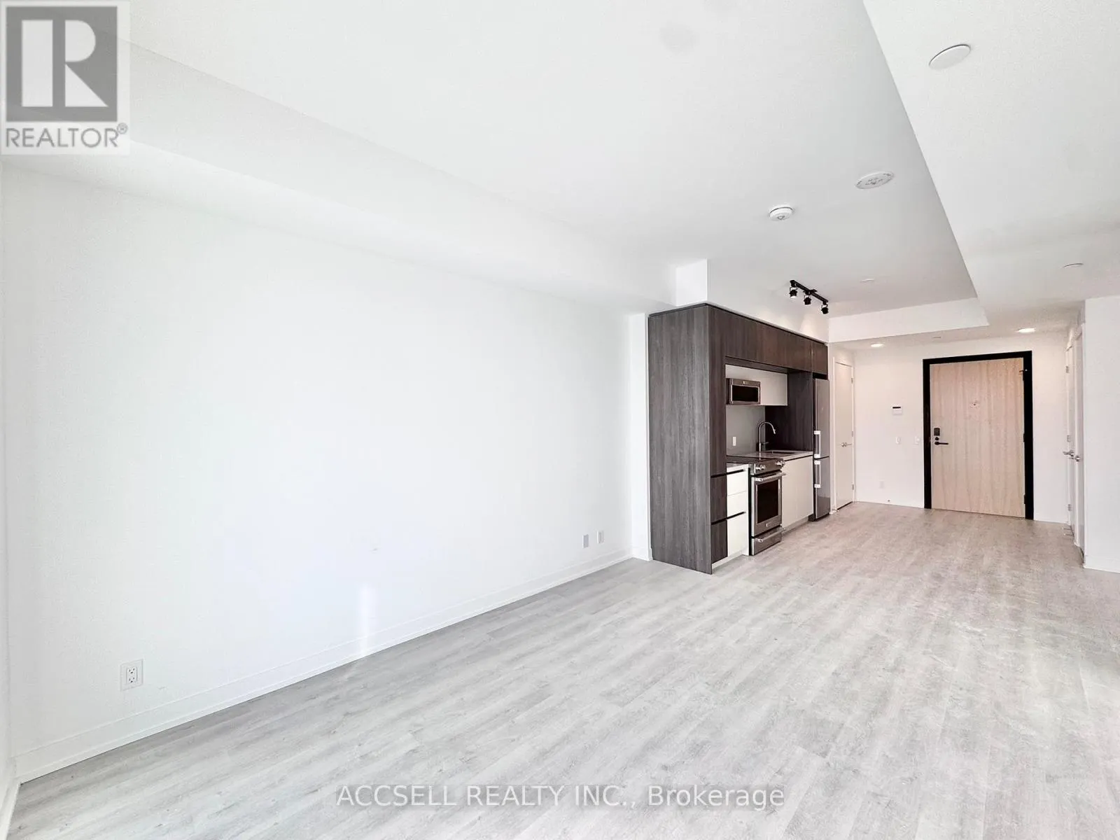 W2805 - 185 MILLWAY AVENUE