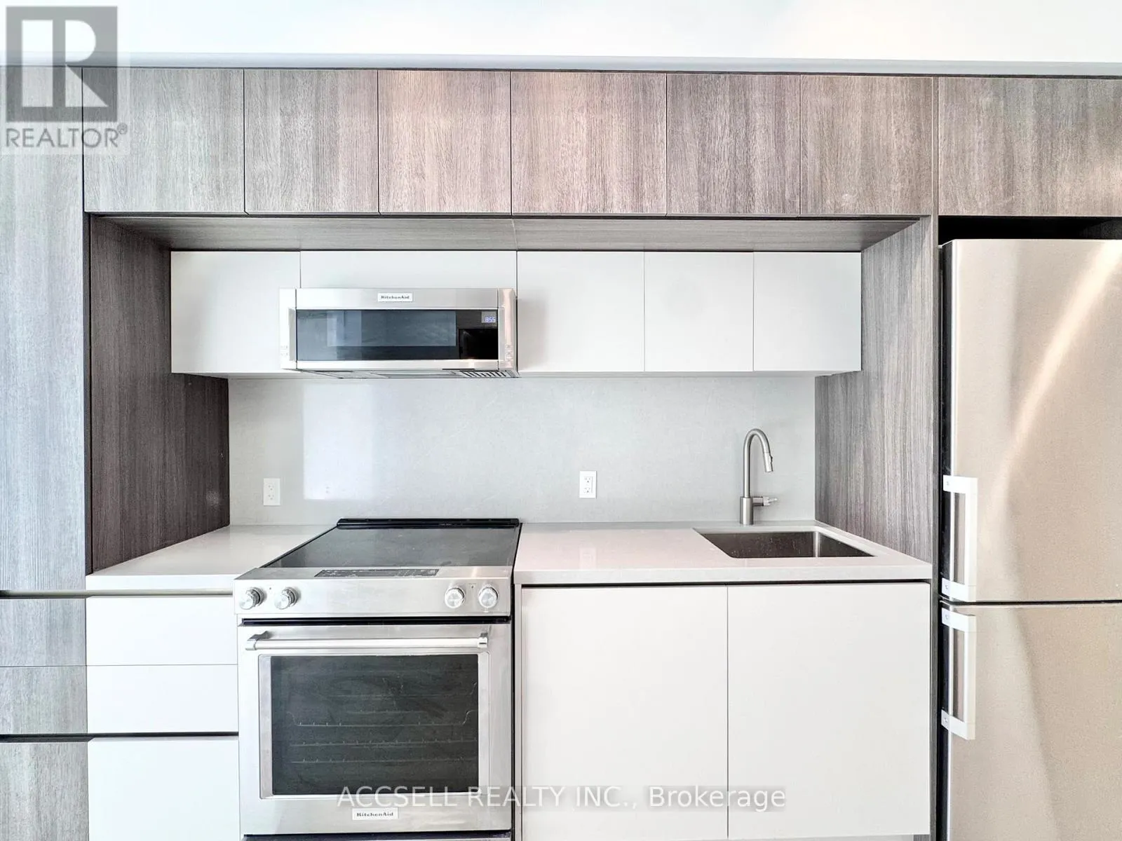 W2805 - 185 MILLWAY AVENUE