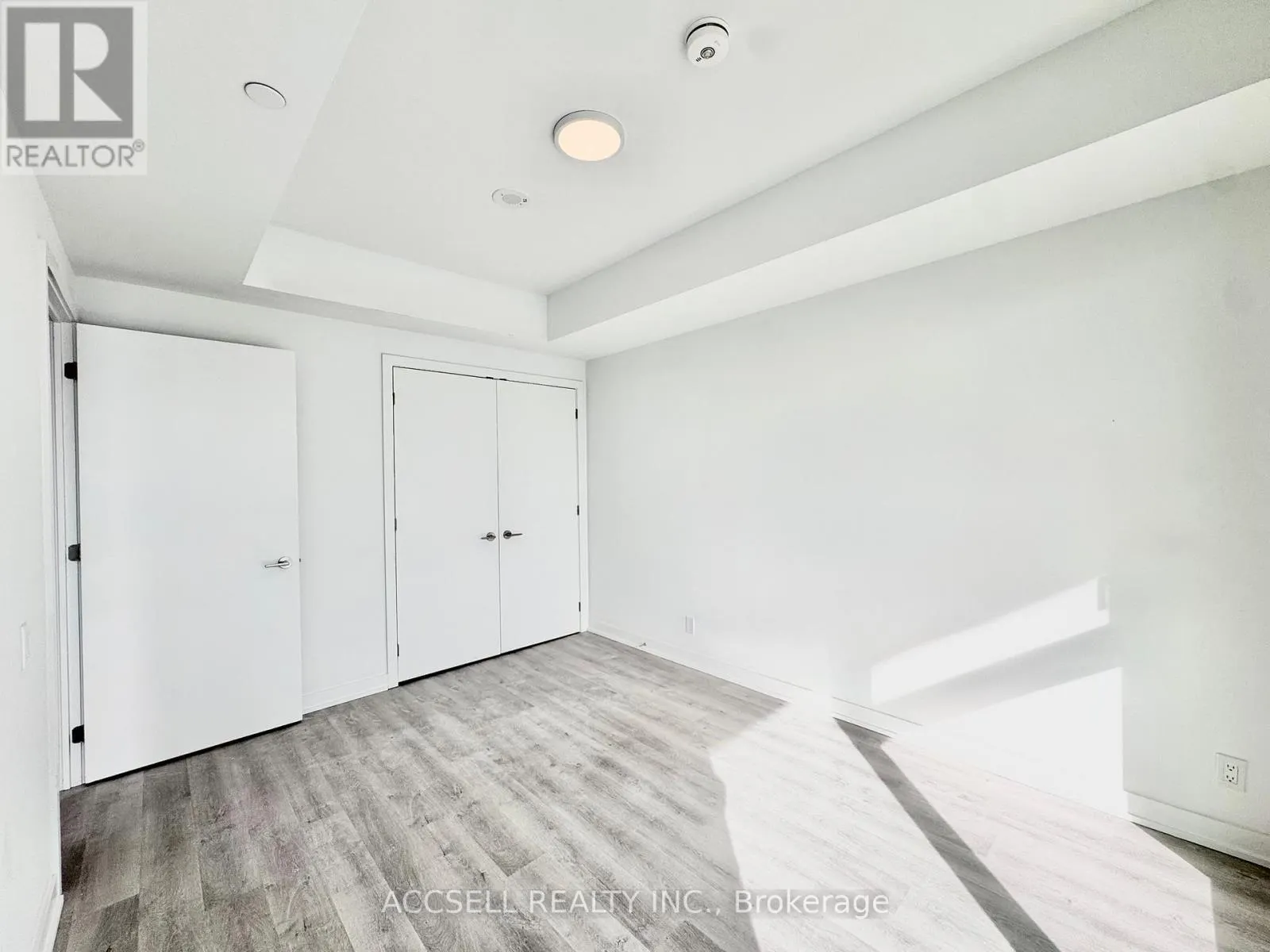 W2805 - 185 MILLWAY AVENUE
