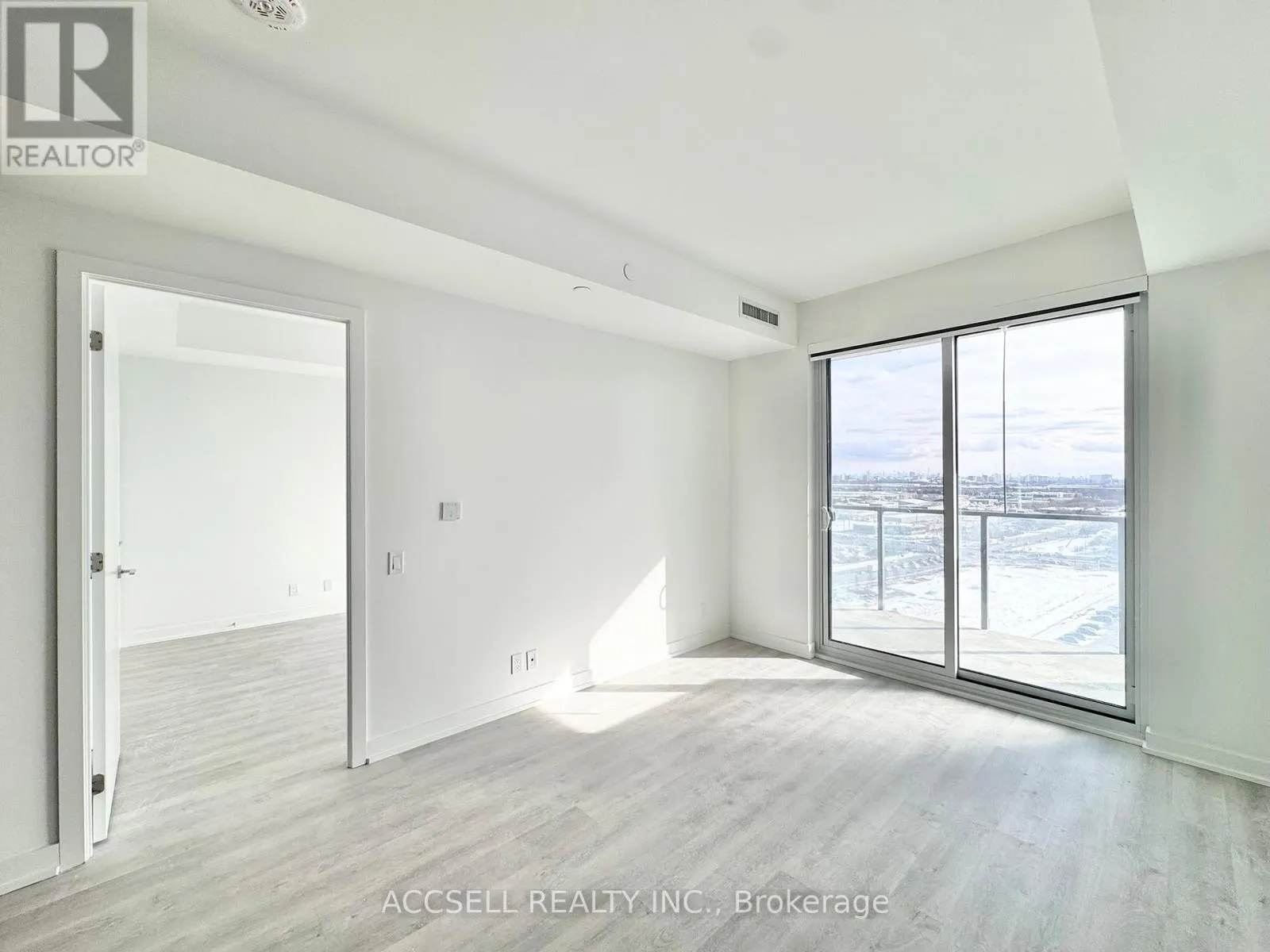 W2805 - 185 MILLWAY AVENUE