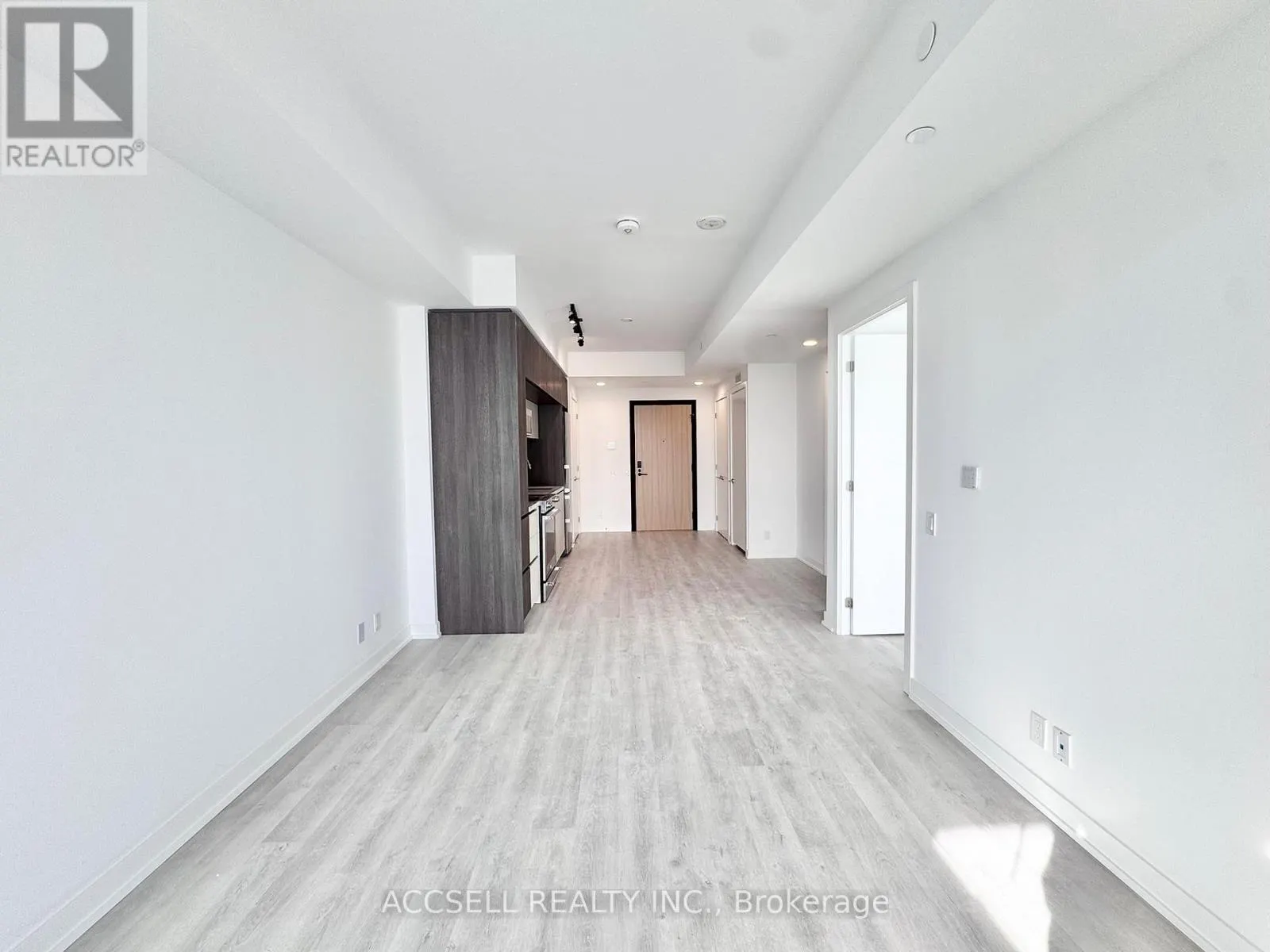 W2805 - 185 MILLWAY AVENUE