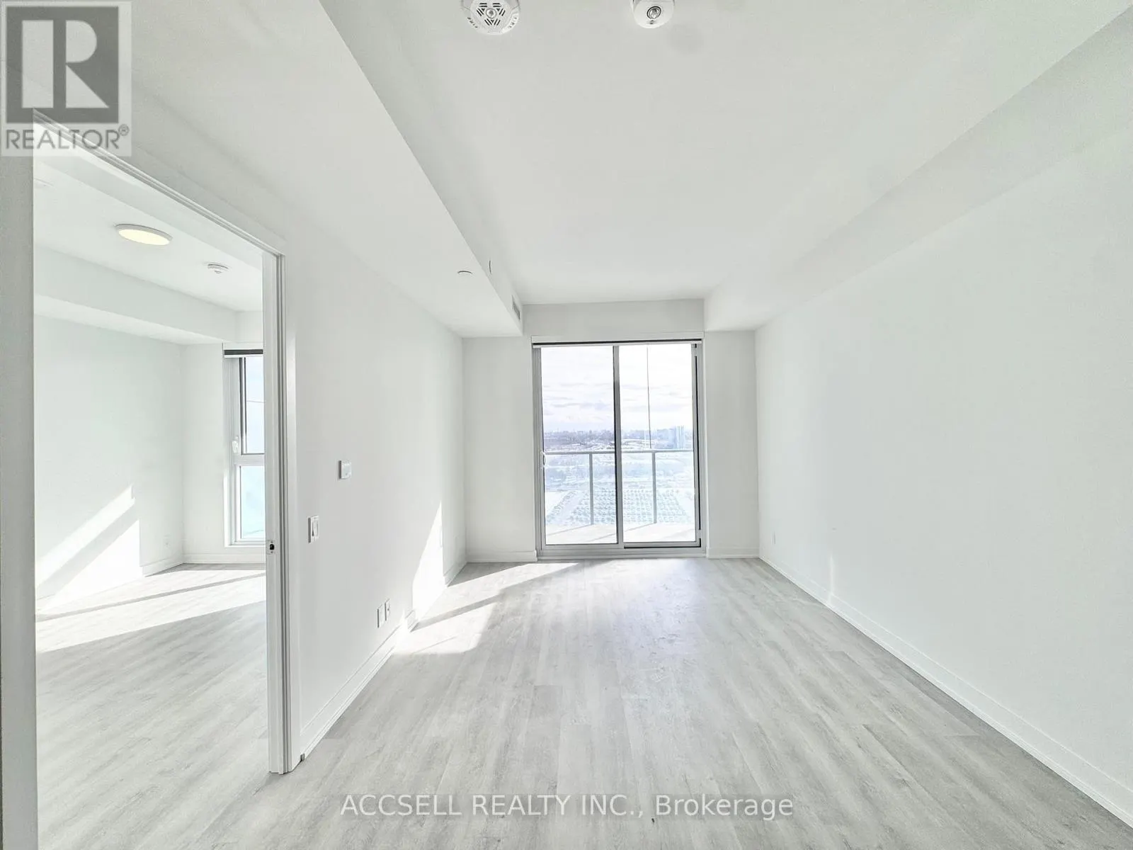 W2805 - 185 MILLWAY AVENUE