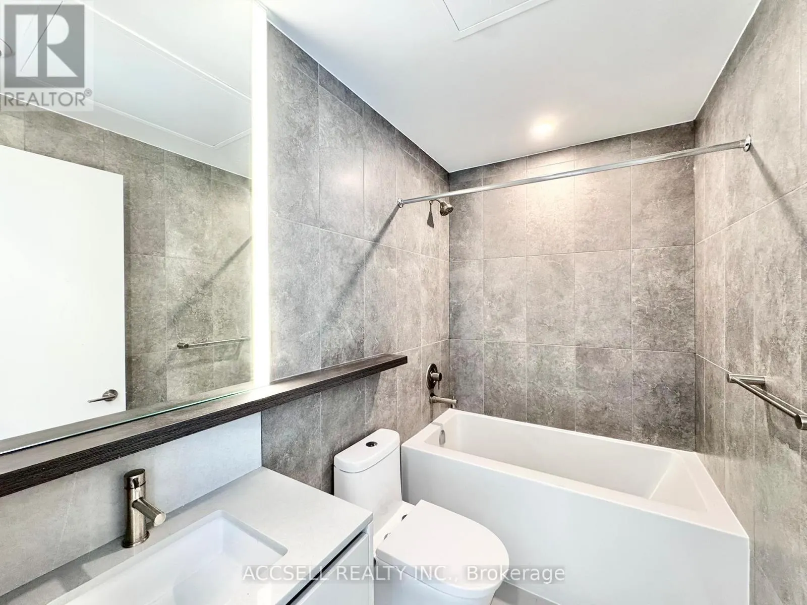 W2805 - 185 MILLWAY AVENUE