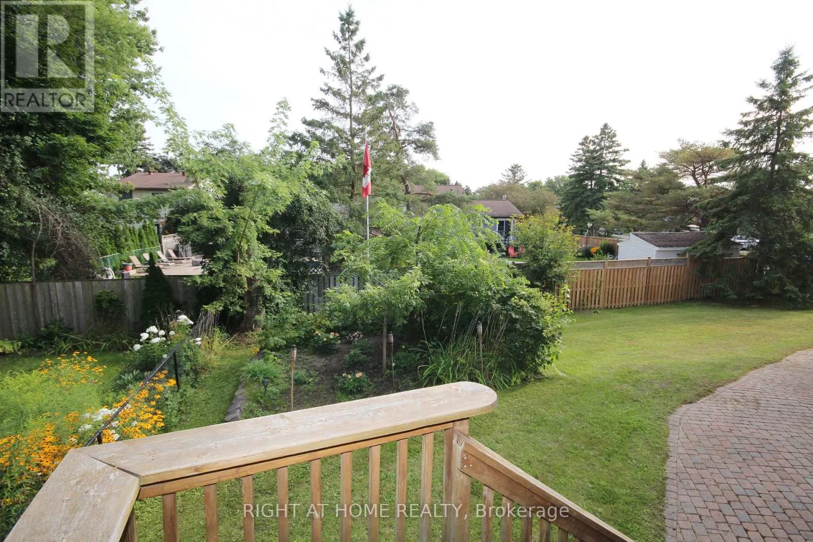 832 BORONIA CRESCENT