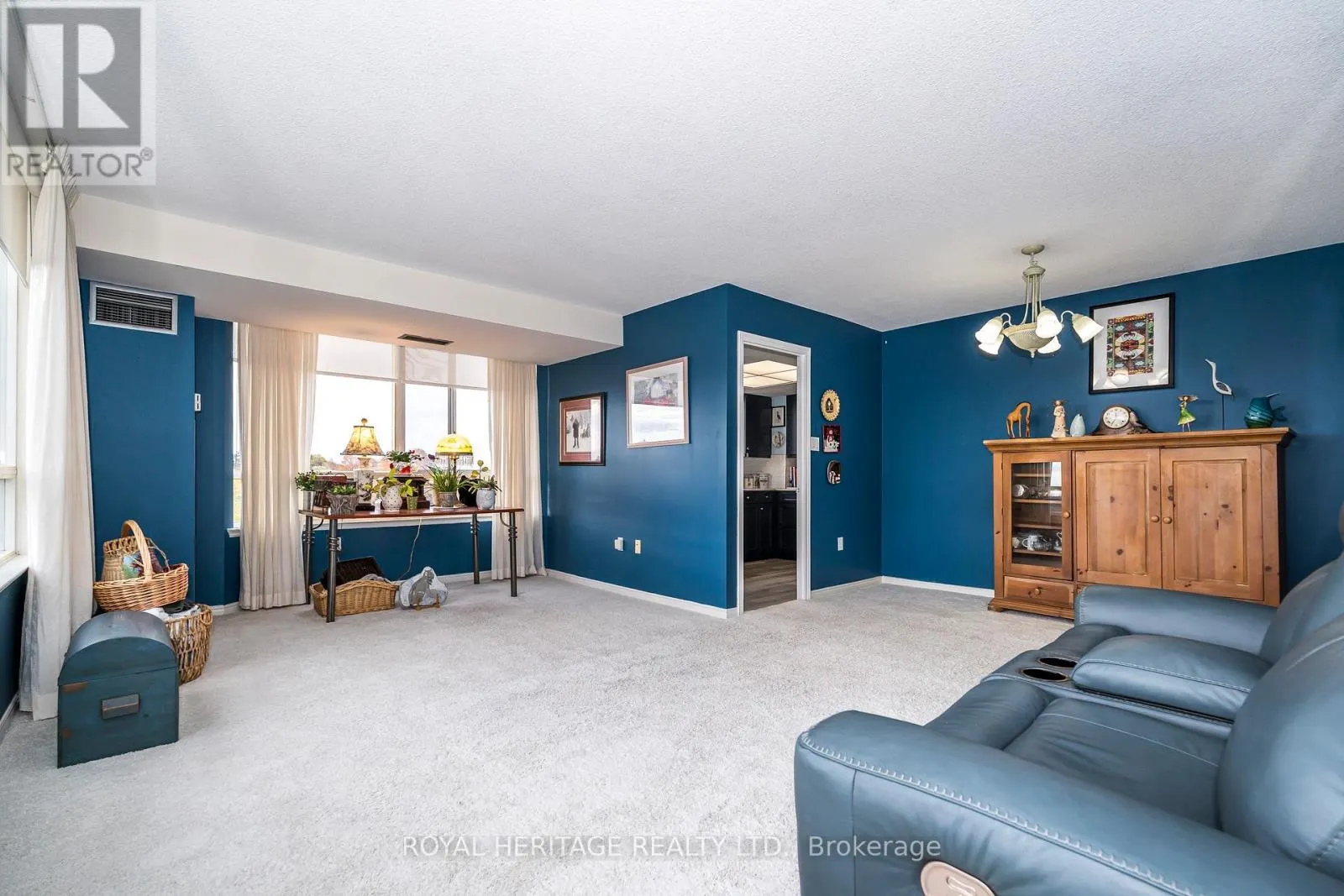 809 - 270 DAVIS DRIVE