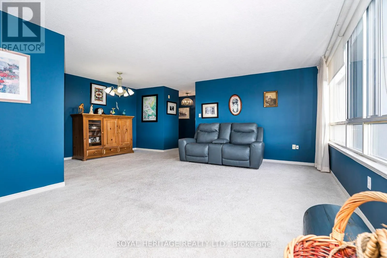 809 - 270 DAVIS DRIVE