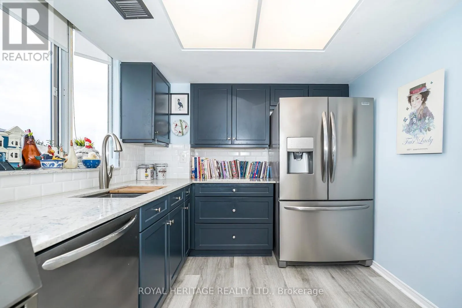 809 - 270 DAVIS DRIVE