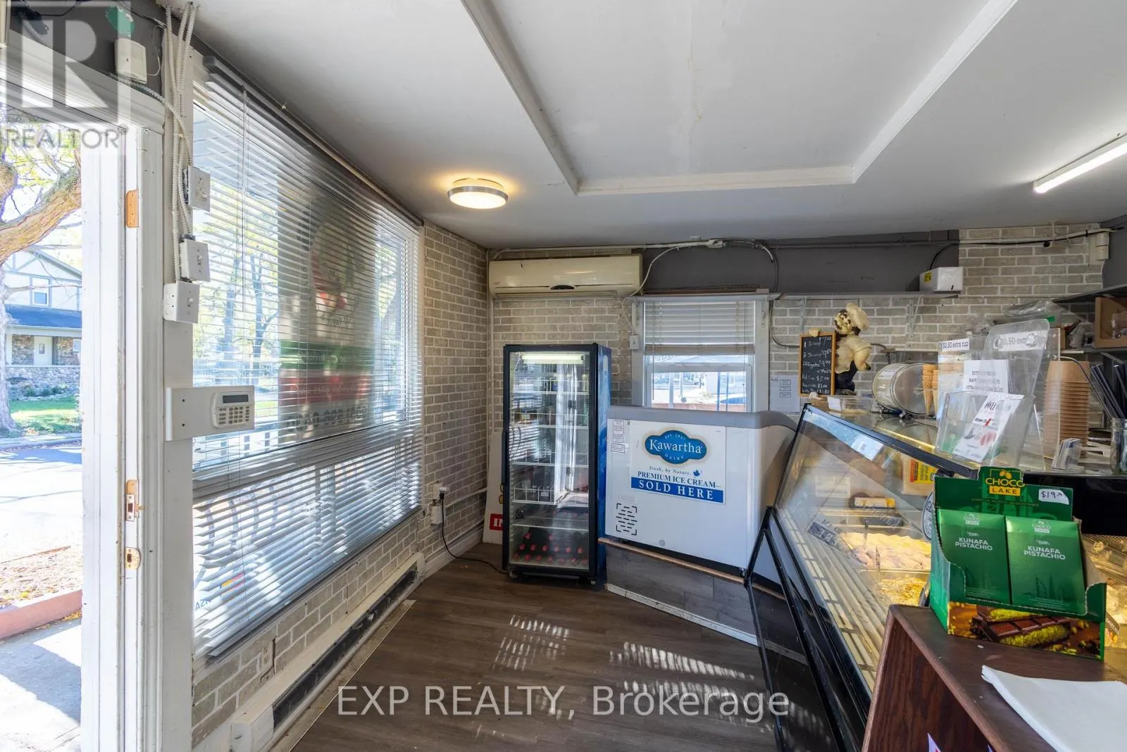 104 & 105 - 928 LAKE DRIVE E