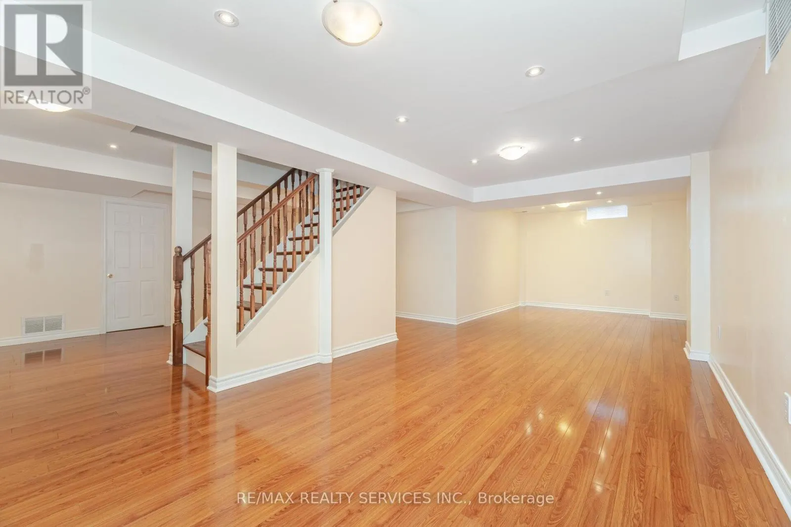 71 IVY GLEN DRIVE