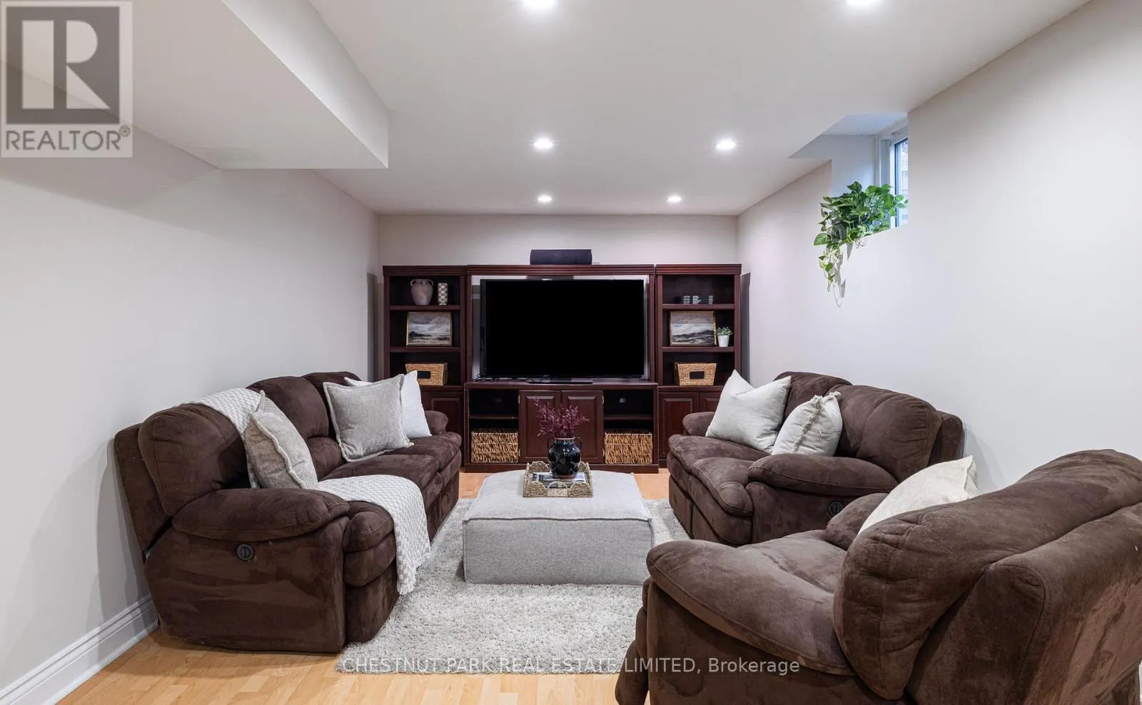 4 GALLOWAY CRESCENT