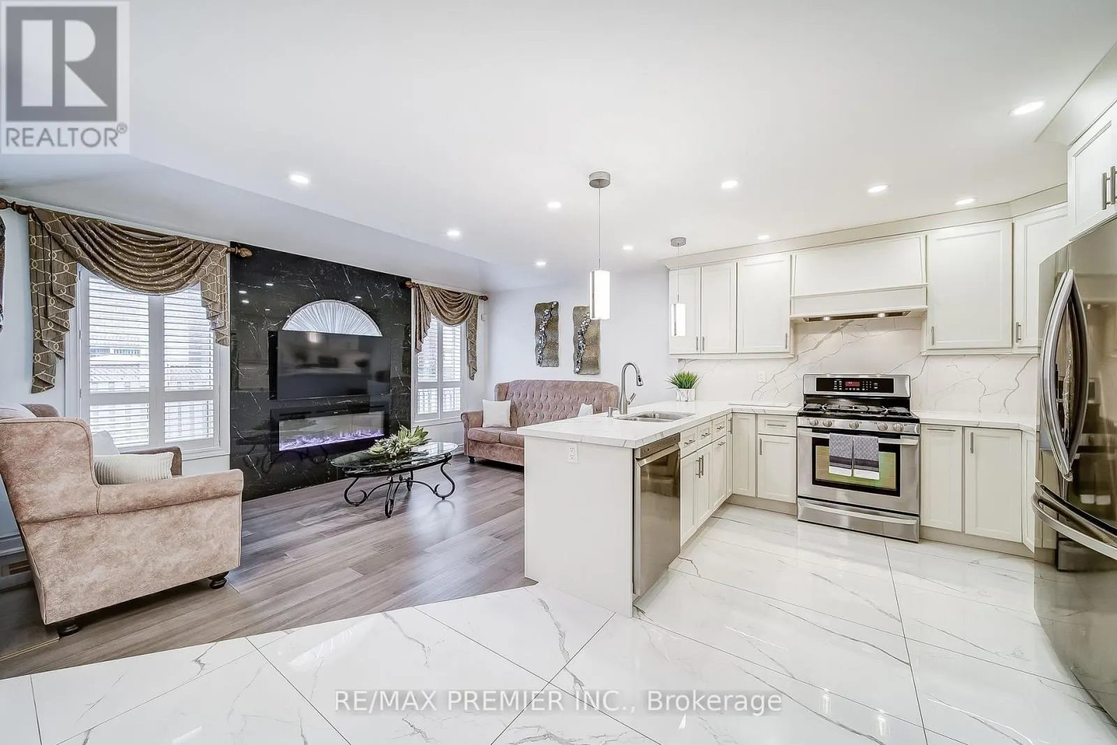 22 CANVASBACK DRIVE
