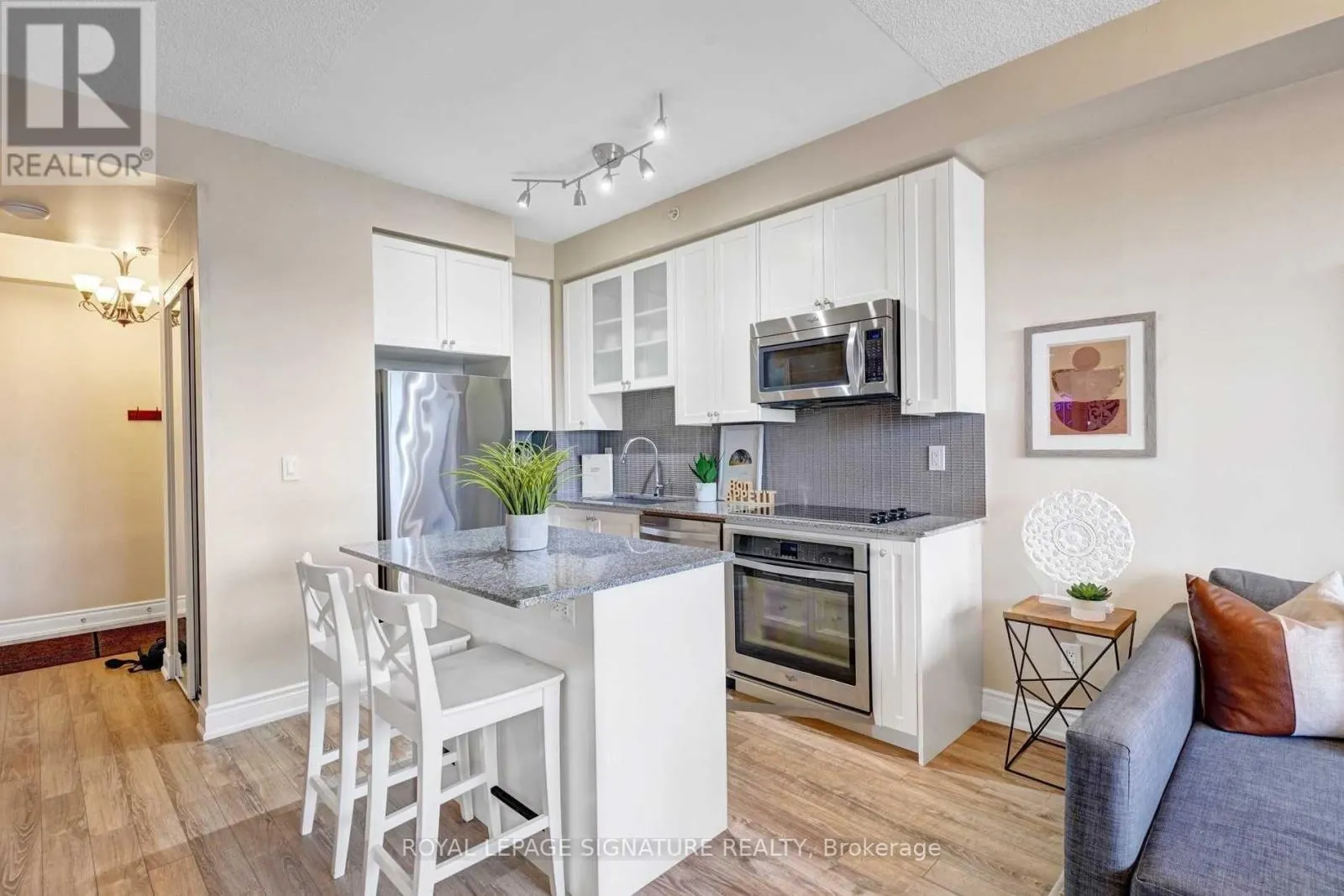 306A - 9088 YONGE STREET