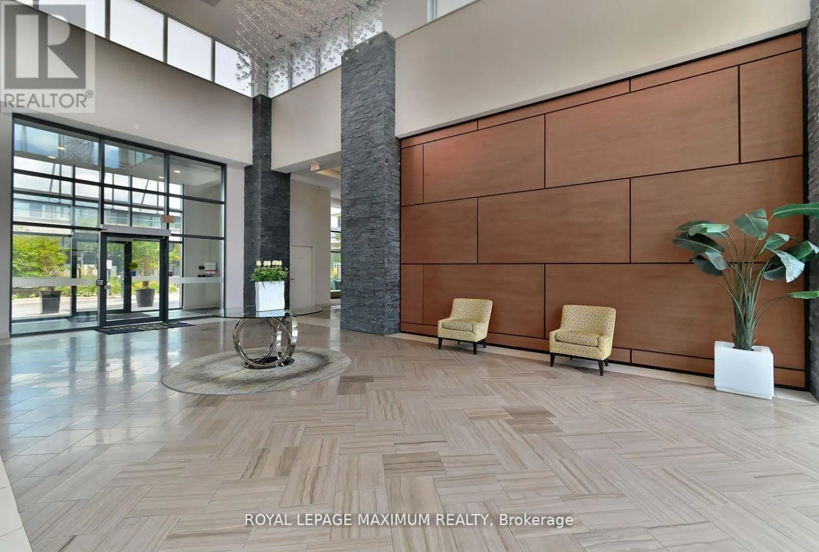 312 - 12 WOODSTREAM BOULEVARD