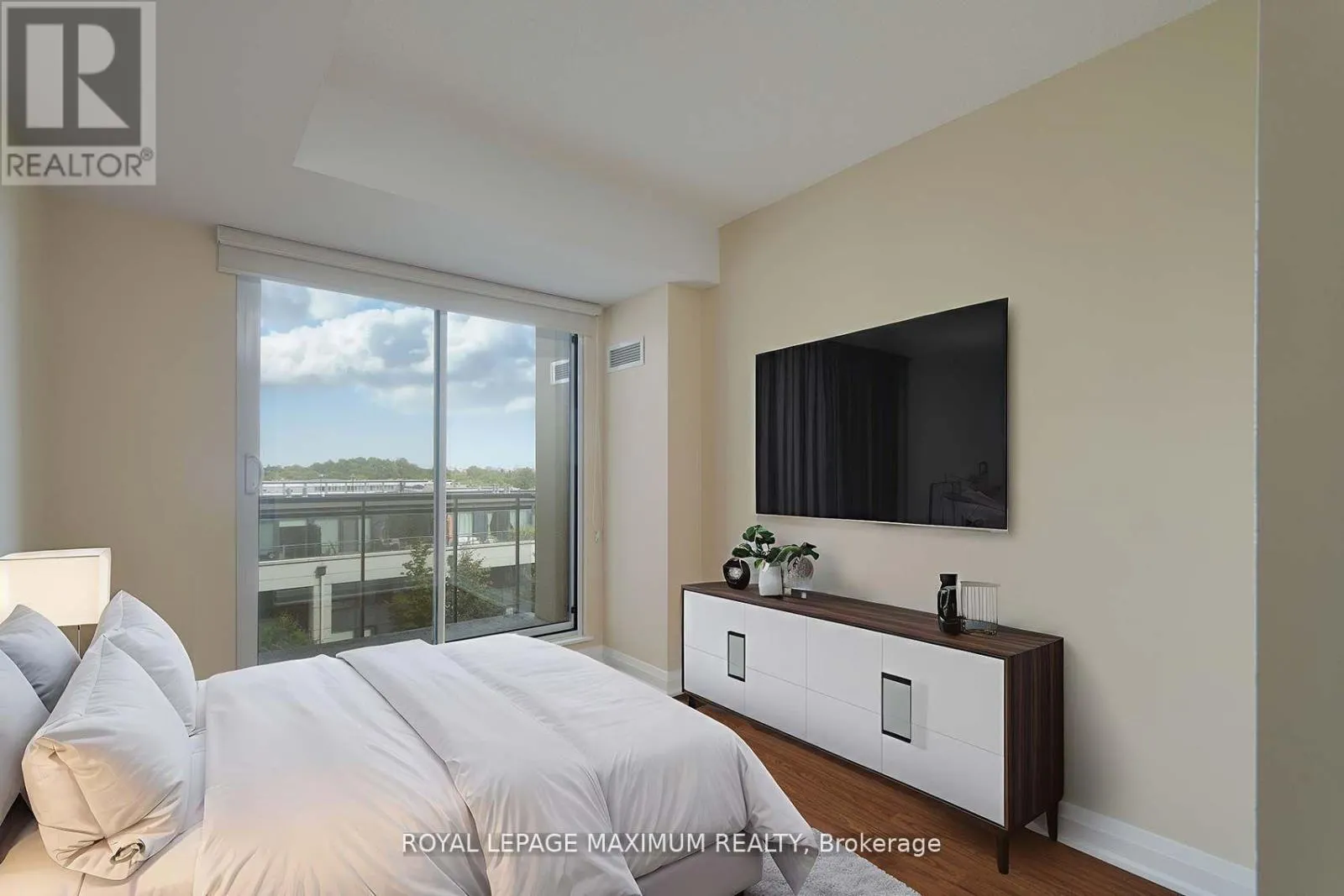 312 - 12 WOODSTREAM BOULEVARD