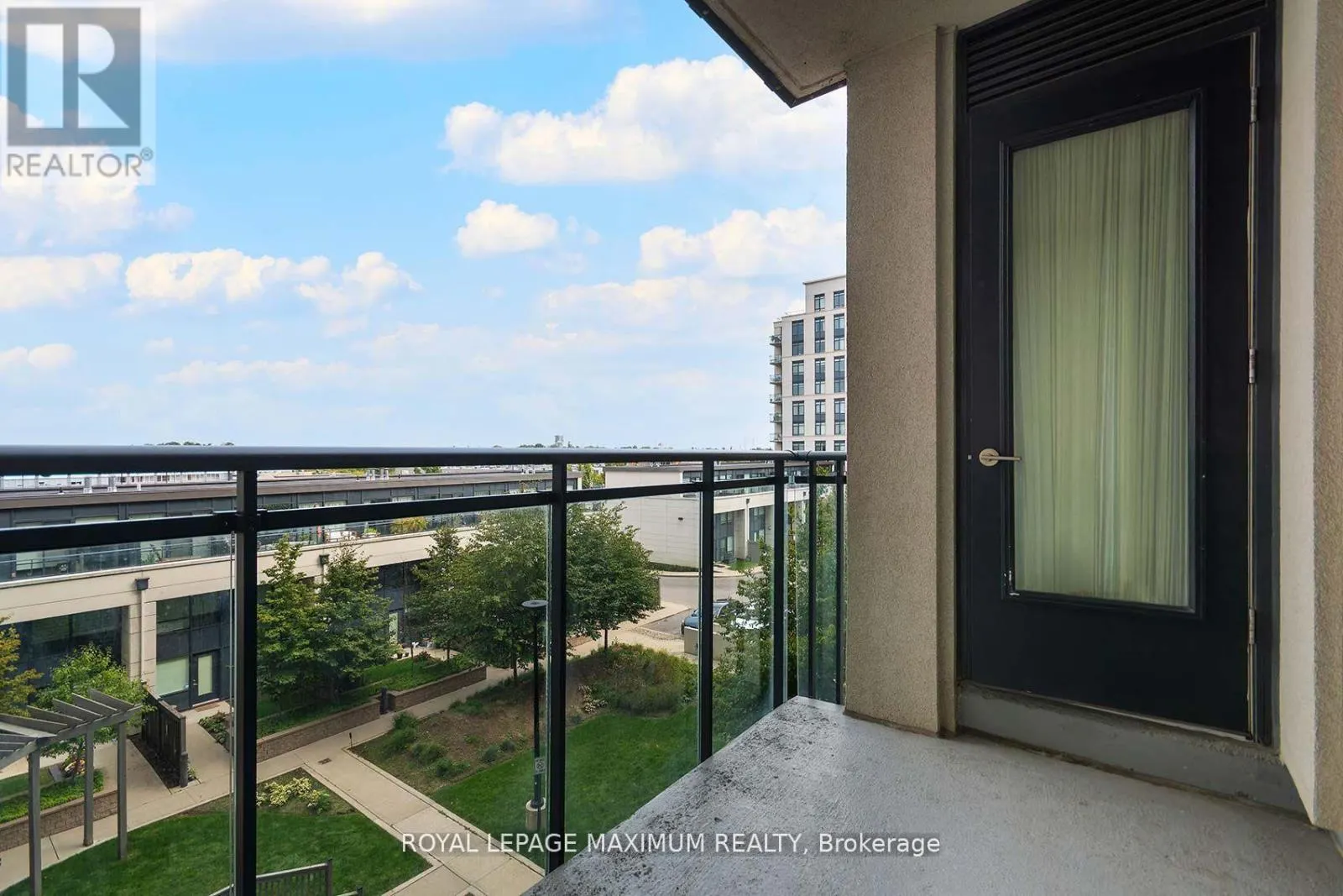 312 - 12 WOODSTREAM BOULEVARD