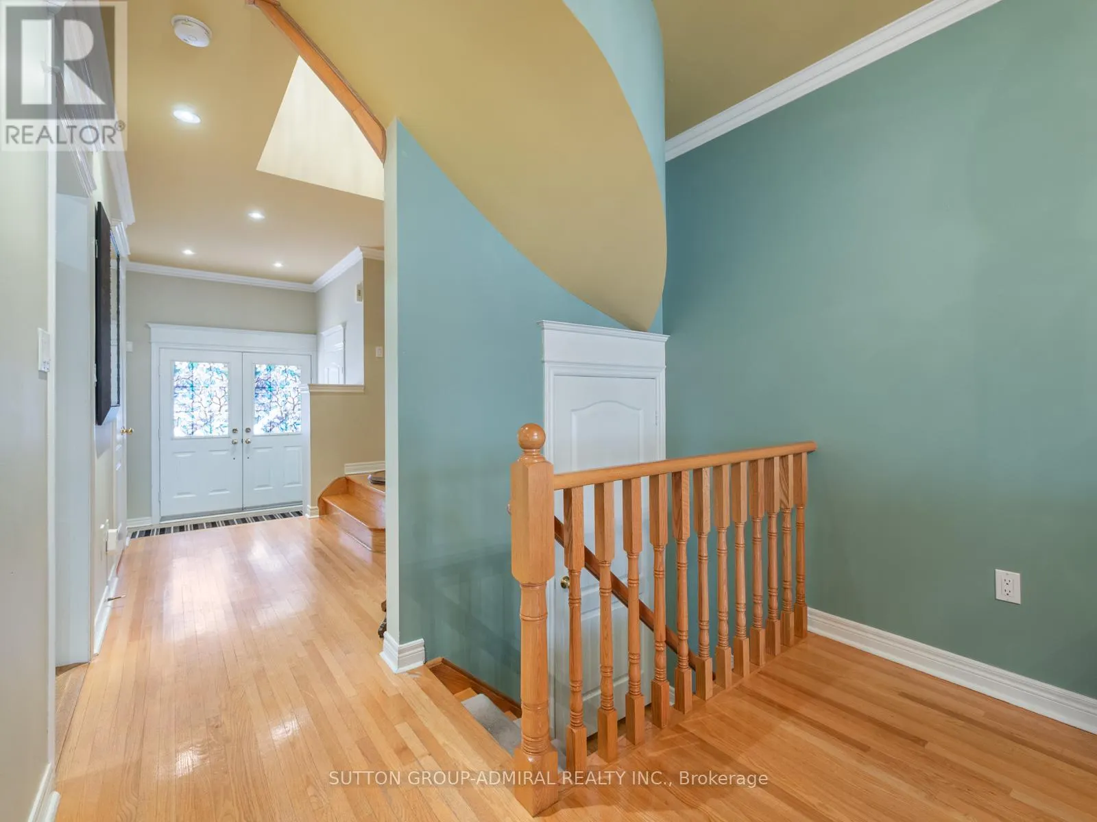 26 - 255 SHAFTSBURY AVENUE